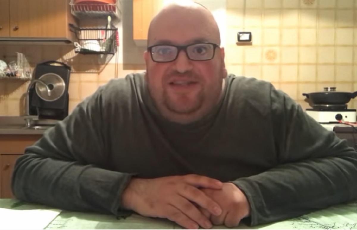 Omar Palermo, "YouTubo Anche Io" è morto a 42 anni: i video in cui mangiava 40 merendine