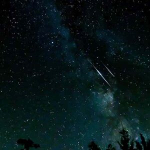 San Lorenzo, stelle cadenti spettacolari in arrivo: sciame sismico con picchi di 100 meteore l'ora