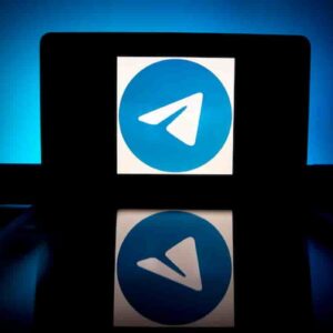 Telegram, la piazza virtuale in cui i No Green Pass minacciano e si scambiano i numeri dei "nemici"