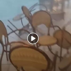 Tromba d'aria a Falerna: il VIDEO dei tavolini e delle sedie del bar scaraventati dal vento