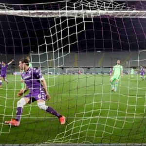 Vlahovic saluta la Fiorentina, è fatta per l'Atletico Madrid: 70 milioni. Il Napoli prende Juan Jesus