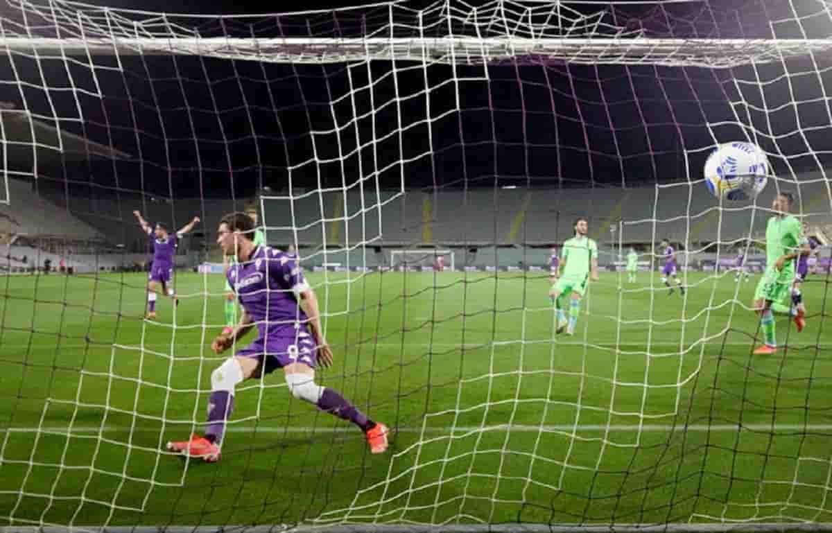 Vlahovic saluta la Fiorentina, è fatta per l'Atletico Madrid: 70 milioni. Il Napoli prende Juan Jesus