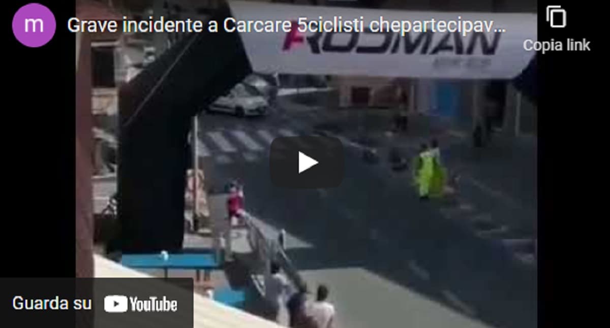 Carcare (Savona), auto travolge ciclisti poco prima del traguardo: due feriti gravi VIDEO