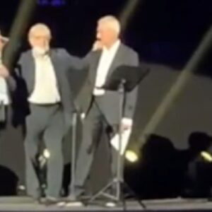 Al Bano e Sgarbi fischiati durante il concerto tributo per Franco Battiato VIDEO