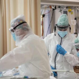Roma, medico muore dopo un mese in terapia intensiva: il Covid contratto da un paziente positivo
