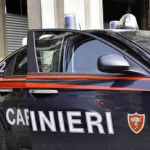 Biella: moglie torna a casa, sorprende marito con l'amante e gli distrugge la Maserati da 200mila euro