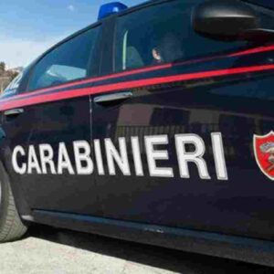Sant'Angelo in Vado (Pesaro), ragazzo di 21 anni provoca incidente, fugge e si uccide sparandosi