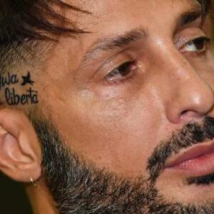 Fabrizio Corona contro Sangiovanni: "Sei solo un prodotto commerciale della televisione popolare"
