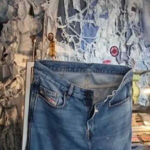 Genova, imperversa la guerra dei jeans: nella città al tramonto sanno litigare solo per la stoffa dei calzoni