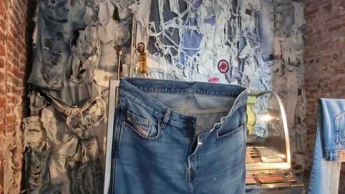 Genova, imperversa la guerra dei jeans: nella città al tramonto sanno litigare solo per la stoffa dei calzoni