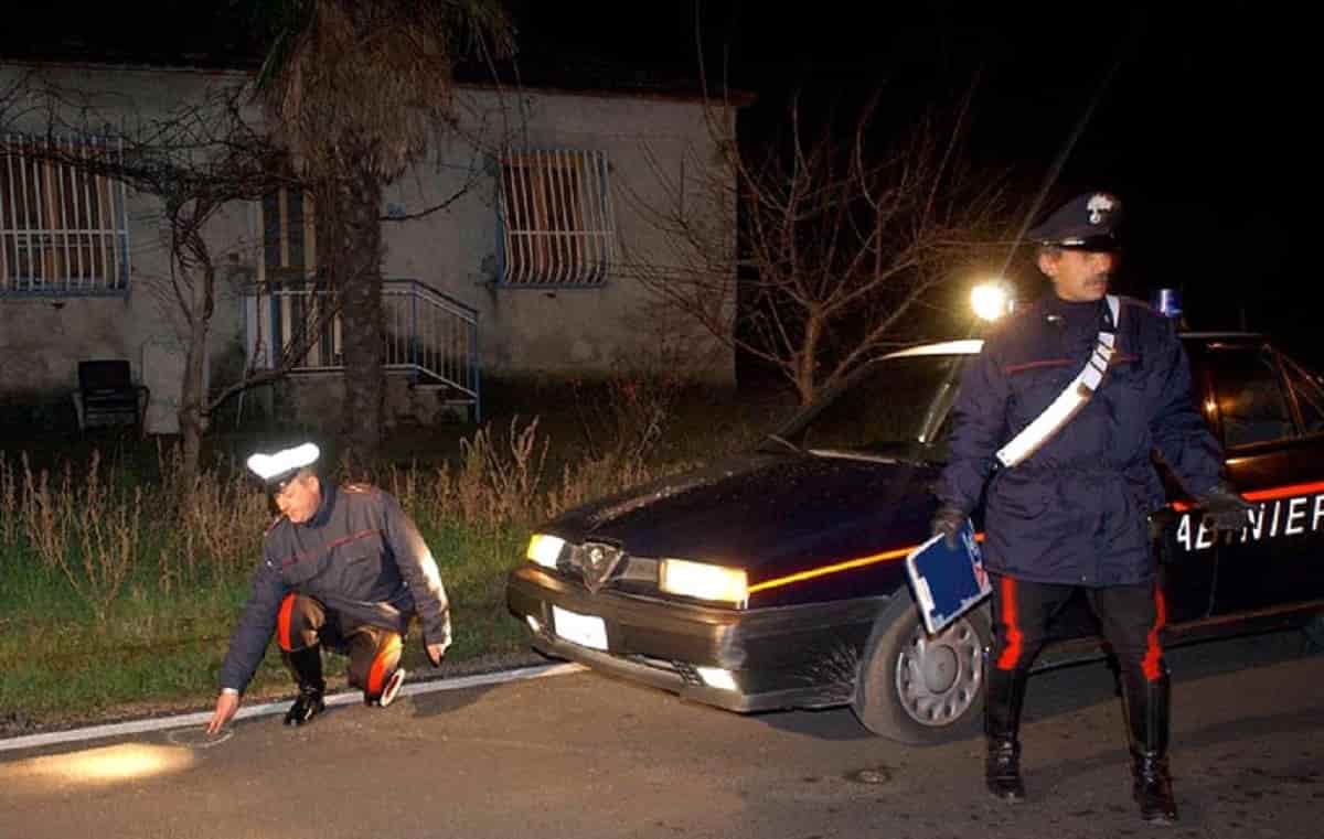 Isola Capo Rizzuto, auto sbanda e finisce contro un muro: morti un 46enne un 28enne