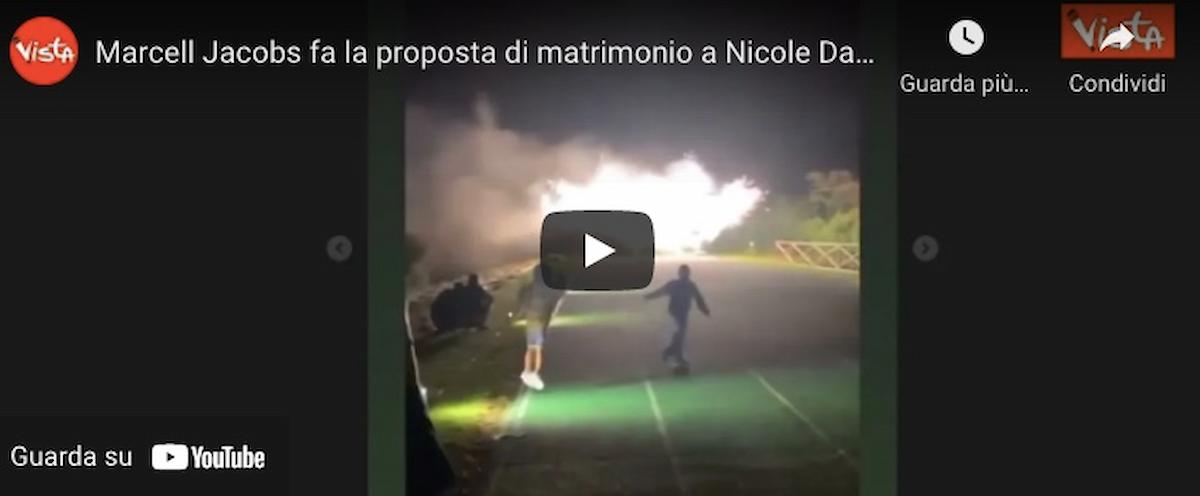 Marcell Jacobs, proposta di matrimonio a Nicole Daza su una pista d'atletica VIDEO