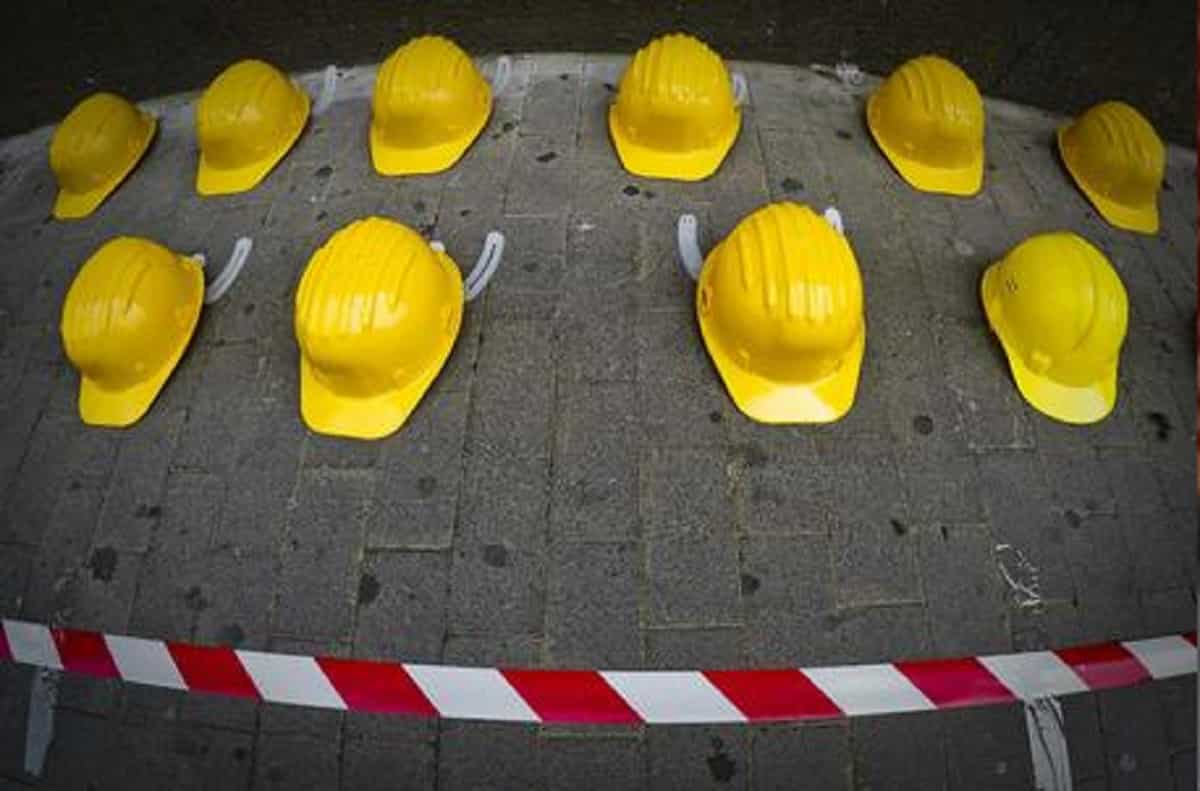 Da Milano a Capaci, cinque morti sul lavoro in un giorno. I sindacati: "Strage infinita"