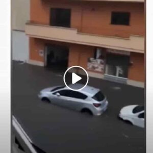 Nubifragio Nardò: strade come fiumi, auto bloccate, guidatori intrappolati VIDEO