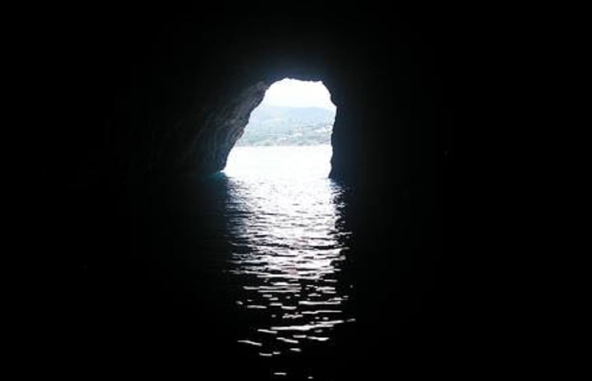 Palinuro, maresciallo dei carabinieri annega durante immersione vicino alla Grotta Azzurra