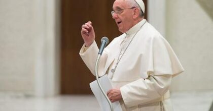 Papa Francesco consola al telefono, a casa Ferri 78 chiamate in otto anni: carità e passione per il cellulare