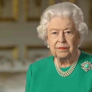 Operazione London Bridge, svelato il protocollo per la morte della regina Elisabetta: blackout delle comunicazioni via social
