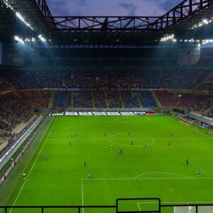 Milano corre, ma lo stadio è fermo