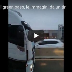 Camionisti contro il Green Pass, procedono a 30 km all'ora per bloccare le autostrade VIDEO