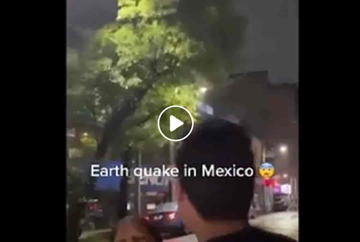 Terremoto in Messico: ad Acapulco il palazzo oscilla e la gente scappa per strada VIDEO