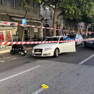 Trieste, sparatoria in via Carducci: rissa e colpi d'arma da fuoco. Un ferito grave. L'area chiusa dalle forze dell'ordine