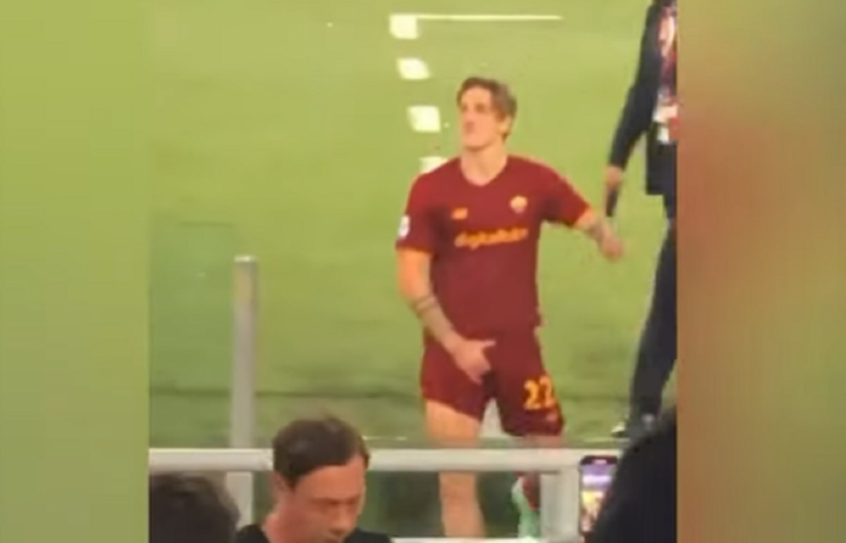 Zaniolo e il gestaccio contro i tifosi della Lazio nel derby: il VIDEO girato da Anna Falchi