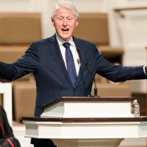 Bill Clinton ricoverato in terapia intensiva in California per un'infezione del sangue