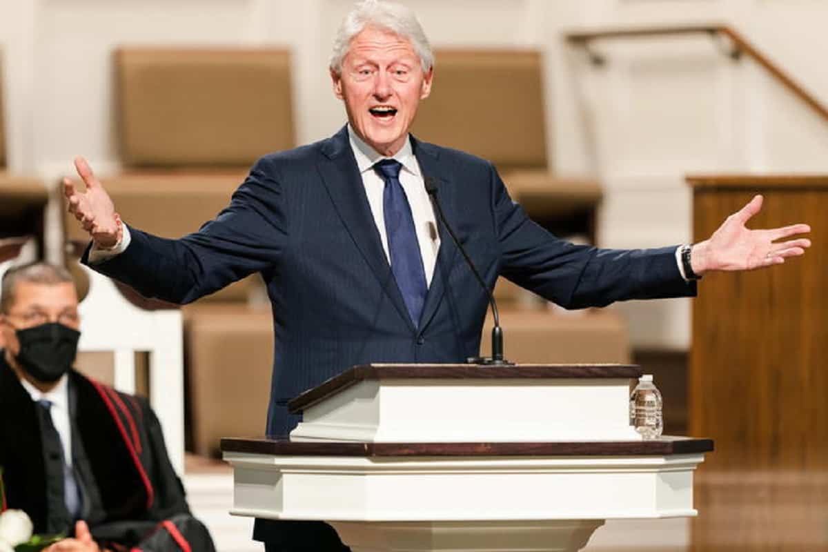 Bill Clinton ricoverato in terapia intensiva in California per un'infezione del sangue