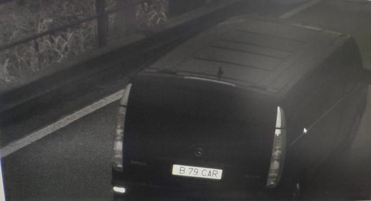 Bimbo rapito a Padova: trovato il furgone nero usato per la fuga, abbandonato in periferia