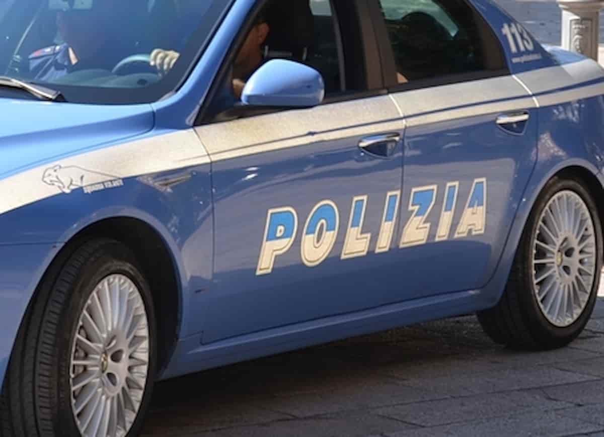 Firenze, aggredisce a colpi d'ascia una coppia di fidanzati appartati in auto: arrestato