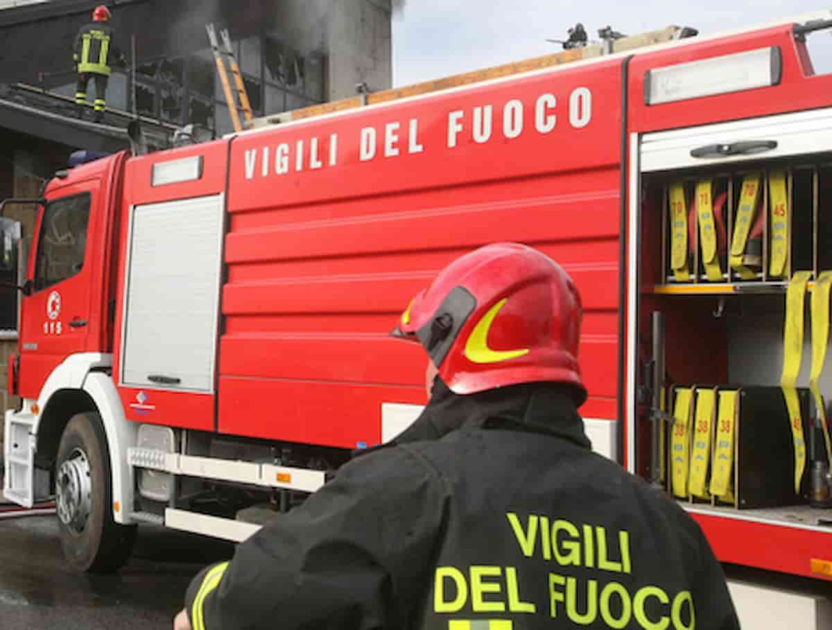 Taranto, incendio in appartamento: morta una donna di 90 anni, in salvo il nipotino