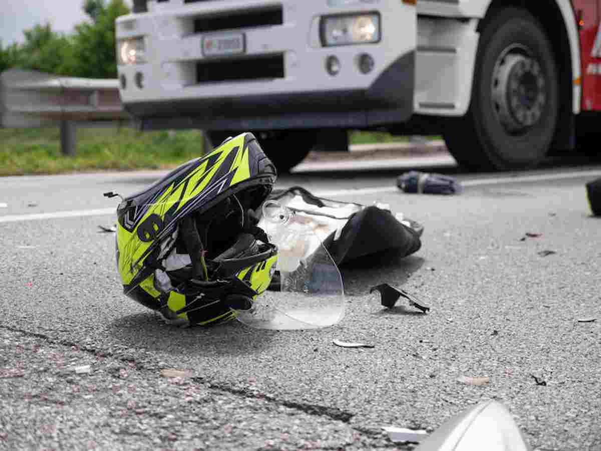 Porcia, incidente mortale sulla SS13 Pontebbana: morto sul colpo motociclista di 41 anni