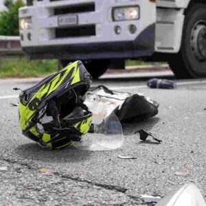 Milano, motociclista di 56 anni travolto in via Ripamonti: è morto, si cerca pirata della strada