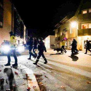 Norvegia, chi è il killer con arco e frecce di Kongsberg: danese, 37 anni, convertito all'Islam