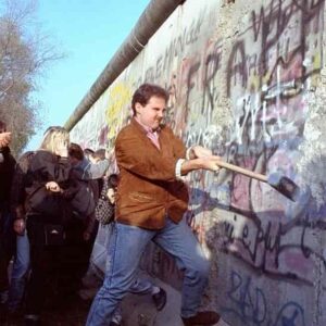 I muri sono solo un palliativo, li vuole mezza Europa ma non risolvono la crisi dell'immigrazione di massa