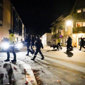 Norvegia, attacca a caso i passanti con arco e frecce e fa una strage: almeno 5 morti