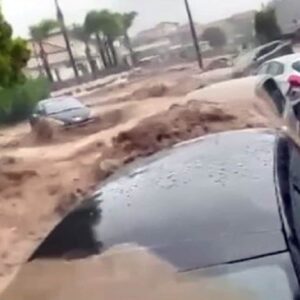 Scordia (Catania): le auto sotto il fango, strade come torrenti causa pioggia, 2 dispersi VIDEOScordia (Catania): le auto sotto il fango, strade come torrenti causa pioggia, 2 dispersi VIDEO