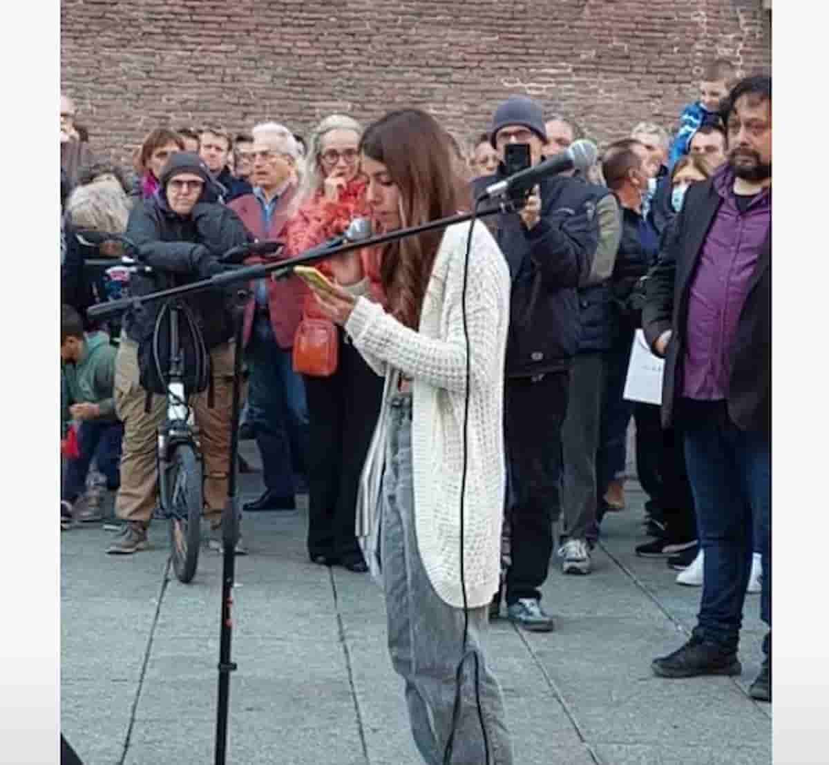 Studentessa no green pass si rifiuta di uscire dall'aula all'università di Bologna: scattano gli insulti