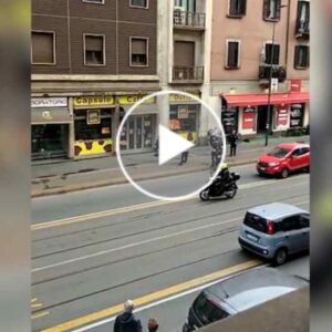 Milano, vigili aggrediti con un bastone, un agente spara colpo in aria: arrestato un 27enne
