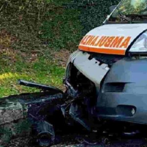 Incidente sulla Porrettana: ambulanza urta muretto e il paziente muore all'ospedale di Pistoia