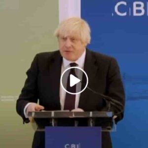 Boris Johnson cita Peppa Pig come modello da seguire, poi imita il rumore di un motore Ferrari VIDEO