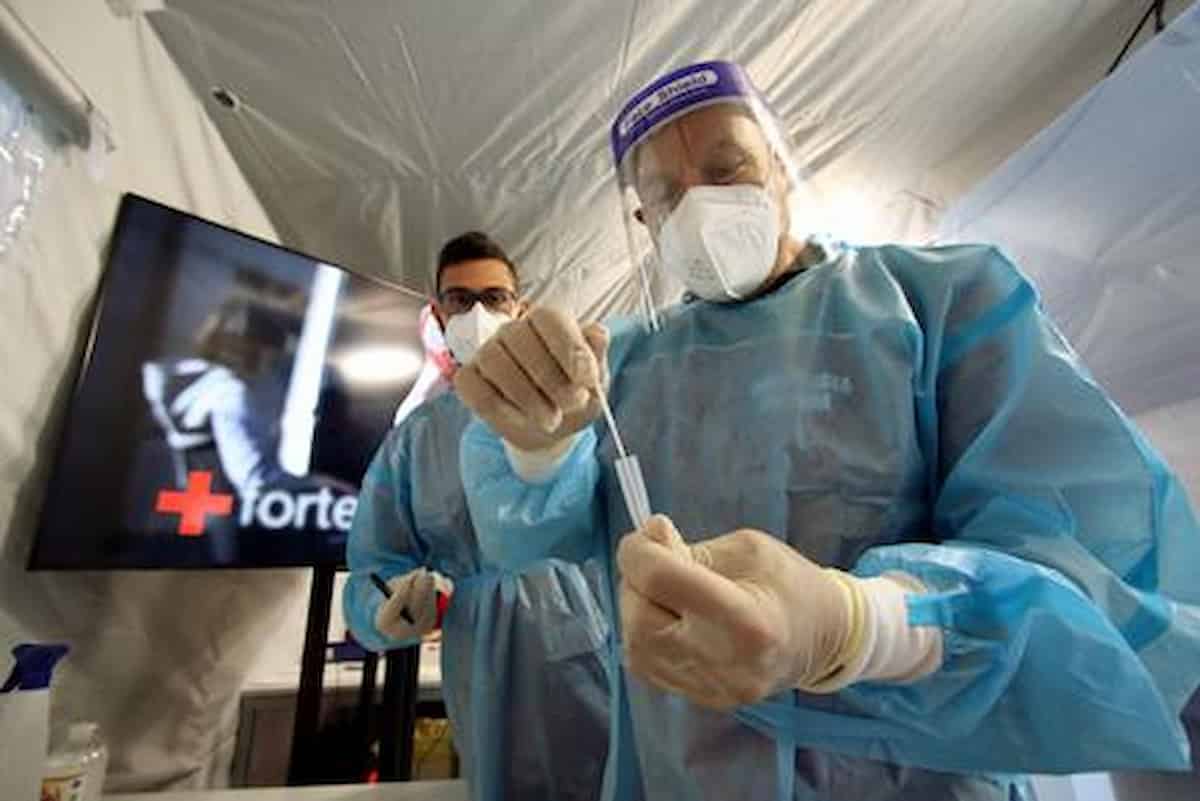 Coronavirus, il bollettino del 6 novembre 2021: 6.764 nuovi casi, 31 morti, tasso di positività all'1,37%