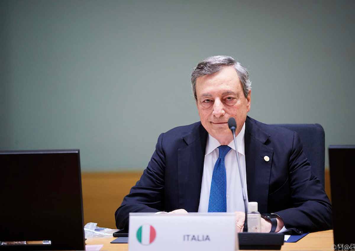 Mario Draghi sugli sbarchi dei migranti: "La situazione è insostenibile per l'Italia, la Ue deve intervenire"