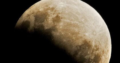 19 novembre eclissi lunare più lunga del secolo, dura tre ore e mezza