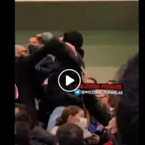 Ghali contro Salvini a San Siro durante il derby di Milano VIDEO Segna il Milan e il rapper lo cerca in tribuna