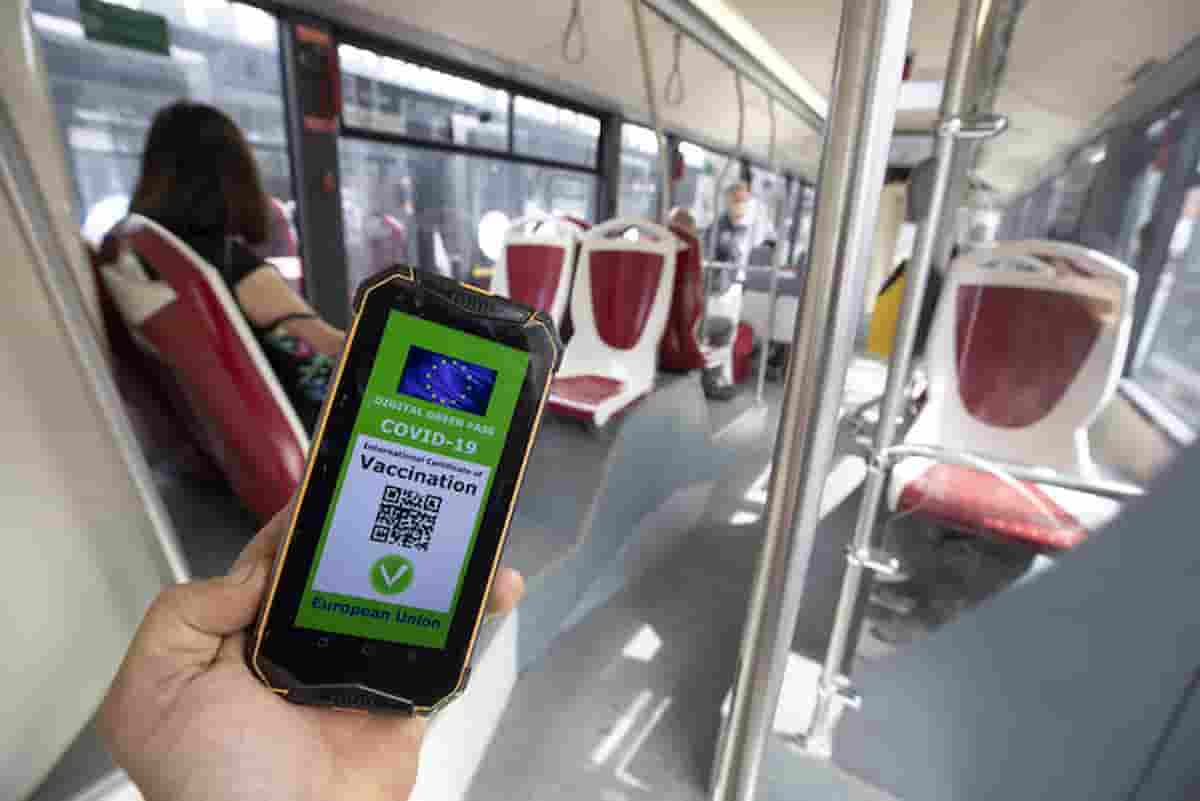 Super Green Pass sul trasporto pubblico locale: autobus e metro, chi (e come) controllerà?