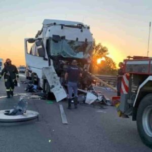 Incidente mortale in A4 a Cessalto, altro tamponamento tra 3 tir e un'auto tra Agrate Brianza e Brugherio