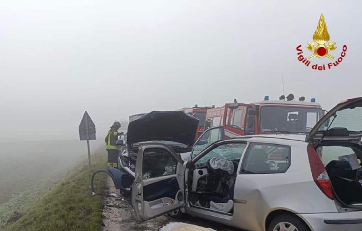 Marene, scontro frontale tra due auto sulla Strada reale in direzione di Carmagnola: morto 23enne