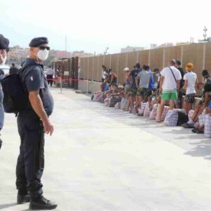 Lampedusa, poliziotto trovato morto: forse è caduto dal costone di Ponente mentre guardava il panorama