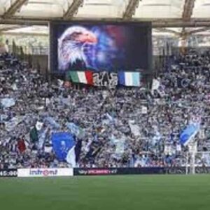 La Francia vieta l'ingresso ai tifosi laziali per la partita col Marsiglia: "Sono violenti e fascisti"